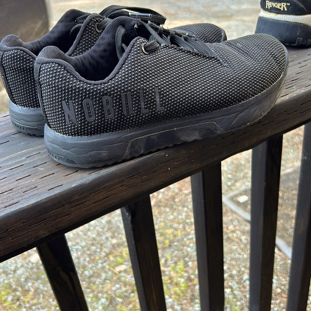 Cross training shoes